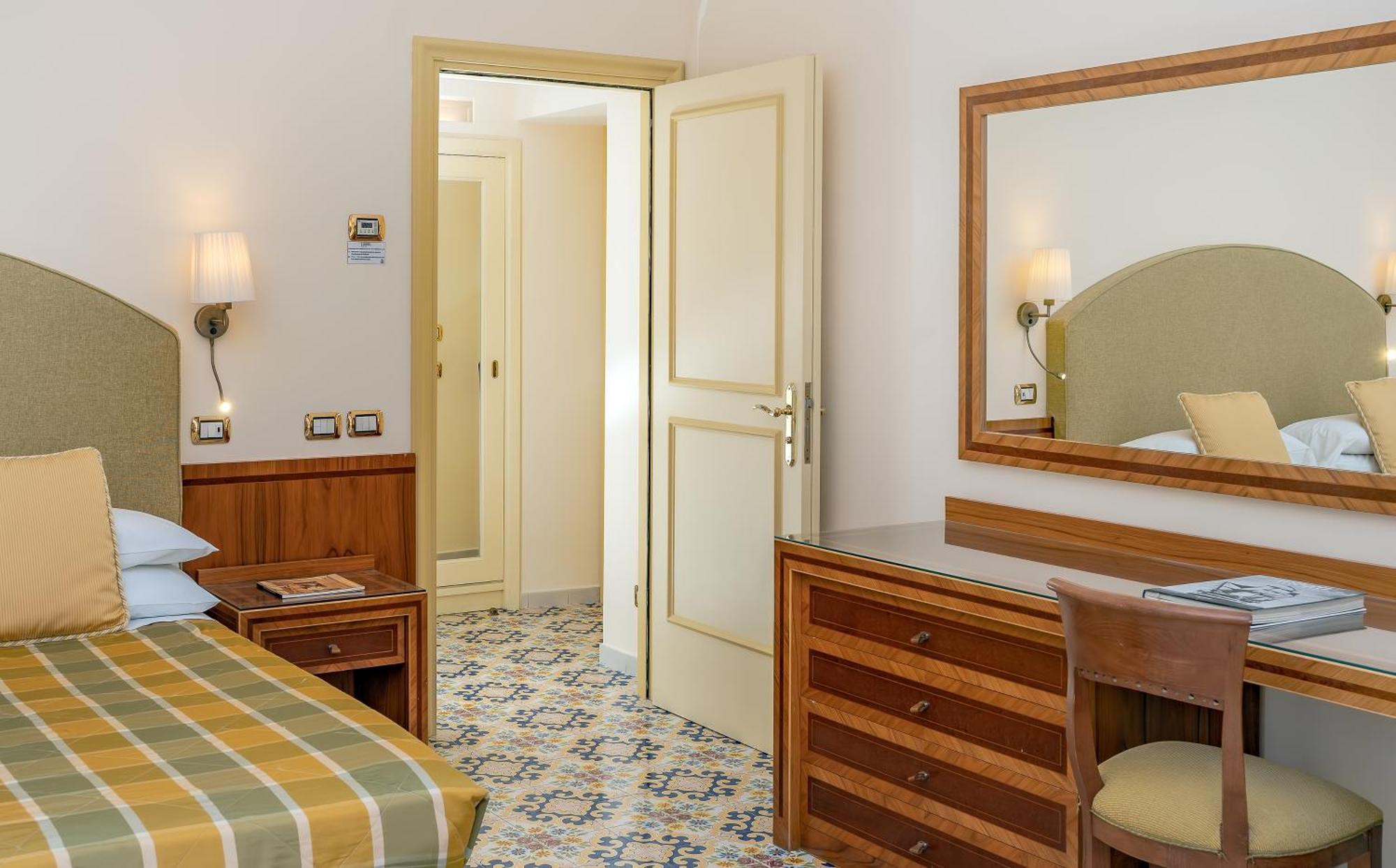 Hotel Antiche Mura Сорренто Екстер'єр фото