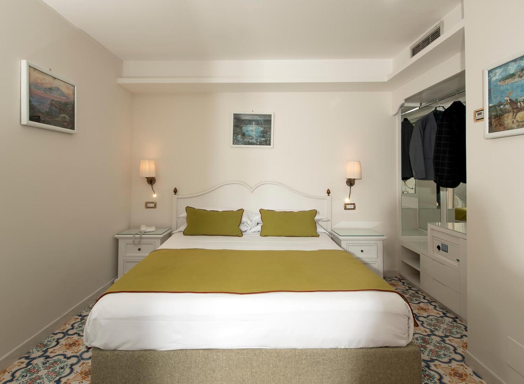 Hotel Antiche Mura Сорренто Екстер'єр фото